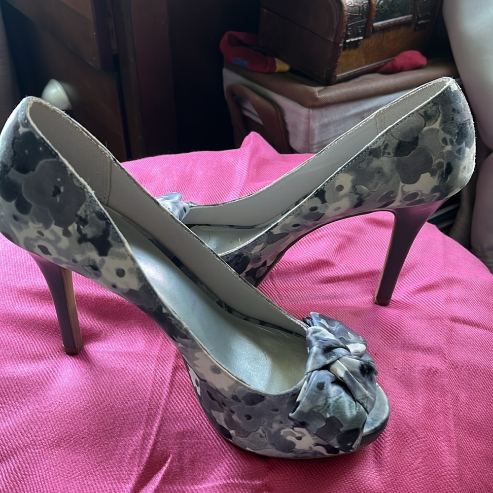 Shoes - Picture 6 of 6
